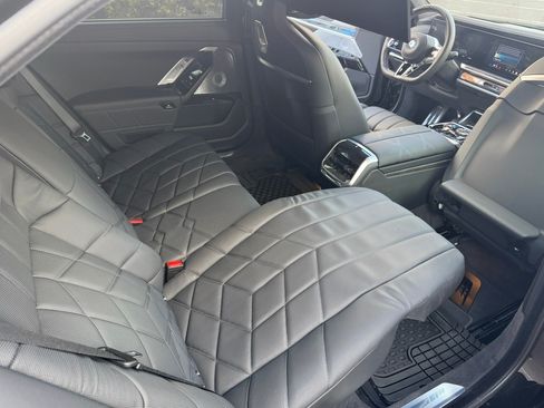 Used 2024 BMW i7 M70 image 10