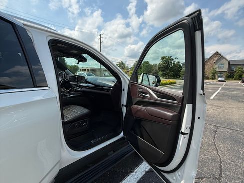 Used 2021 Cadillac Escalade ESV Premium Luxury Platinum w/ Heavy-Duty Trailer Package AWD/4WD image 20