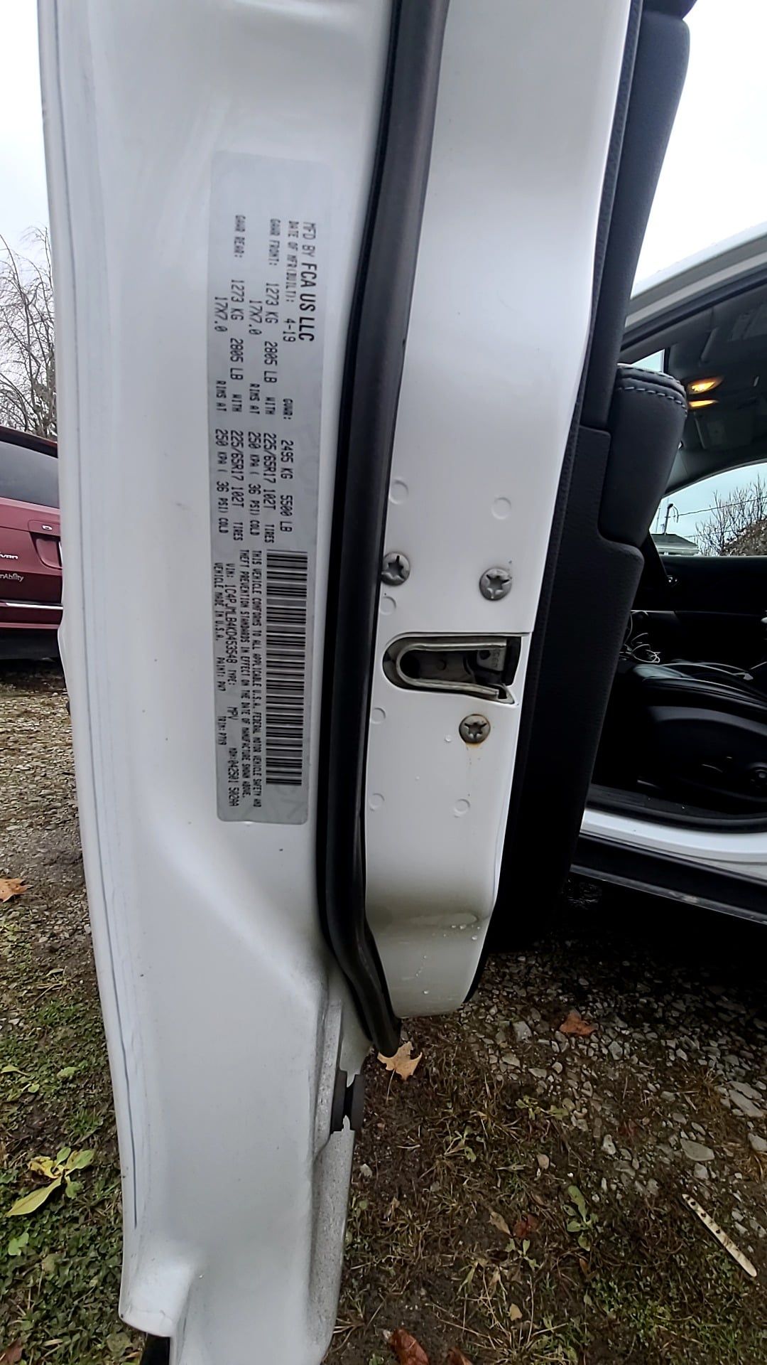 Used 2019 Jeep Cherokee Latitude Plus w/ Cold Weather Group AWD/4WD image 10