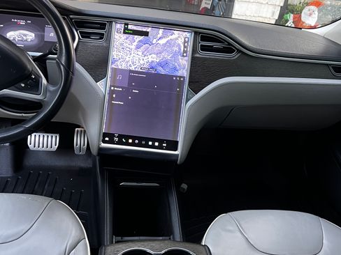 Used 2013 Tesla Model S Performance image 11