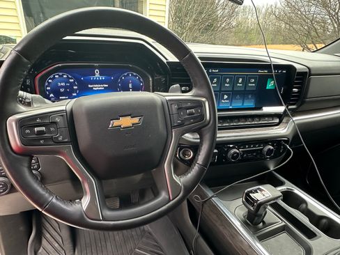 Used 2023 Chevrolet Silverado 1500 LTZ image 11