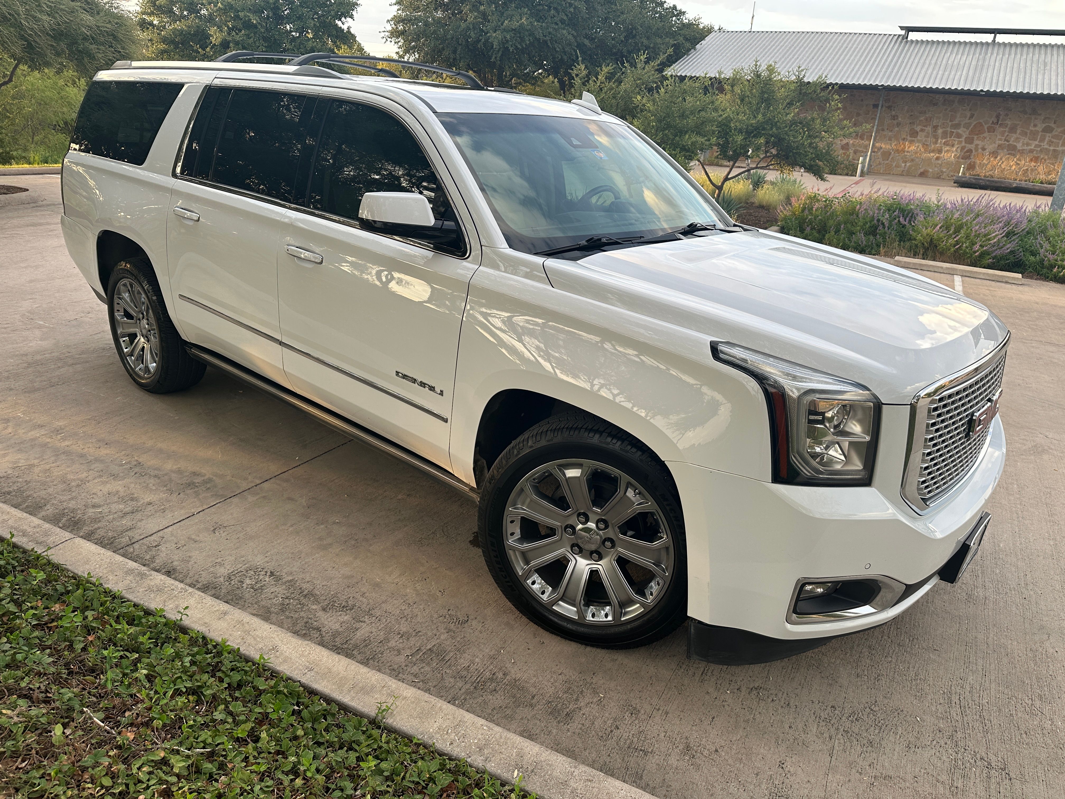 Used 2017 GMC Yukon XL Denali w/ Open Road Package AWD/4WD image 2