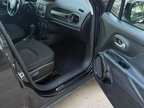 Used 2016 Jeep Renegade Latitude AWD/4WD image 8