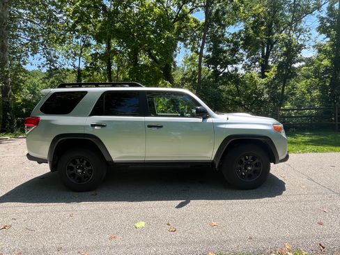 Used 2011 Toyota 4Runner Trail AWD/4WD image 10