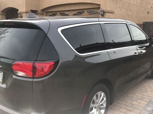 Used 2019 Chrysler Pacifica Touring Plus image 6