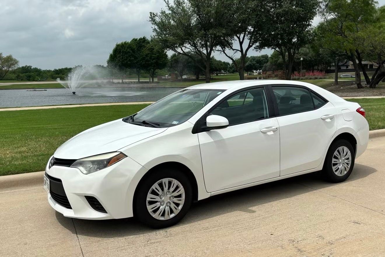Used 2015 Toyota Corolla L FWD image 1