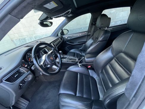 Used 2018 Porsche Macan Turbo image 4