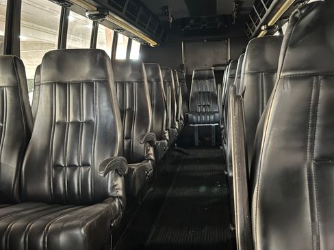 Used 2008 Ford F550 2WD Regular Cab Super Duty image 5