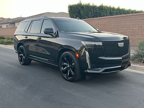 Used 2022 Cadillac Escalade Sport Platinum w/ LPO, ONYX Package AWD/4WD image 1