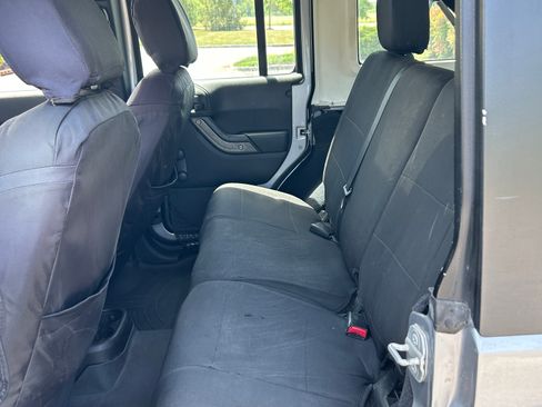 Used 2014 Jeep Wrangler Unlimited Sport w/ Connectivity Group AWD/4WD image 4