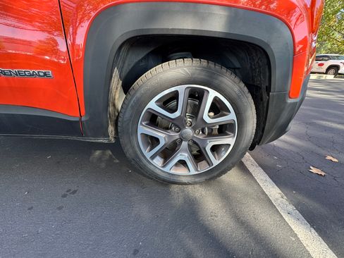 Used 2015 Jeep Renegade Latitude image 18