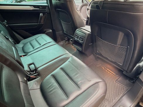 Used 2017 Volkswagen Touareg Wolfsburg Edition image 29