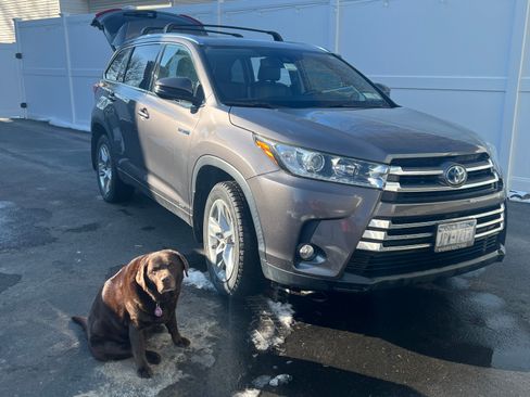 Used 2017 Toyota Highlander Limited image 2