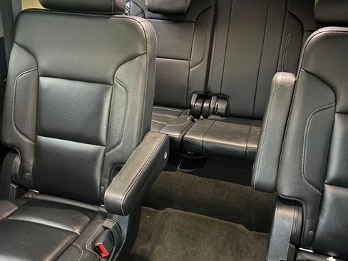 Used 2018 Chevrolet Suburban LT w/ Luxury Package image 10
