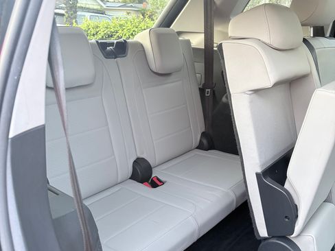 Used 2019 Volkswagen Tiguan SE w/ Panoramic Sunroof Package image 9