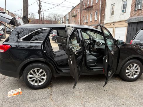 Used 2017 Kia Sorento LX Sport Utility 4D image 15