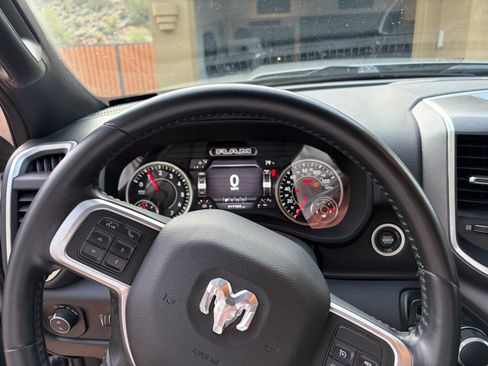 Used 2022 RAM 2500 Big Horn w/ Night Edition image 9