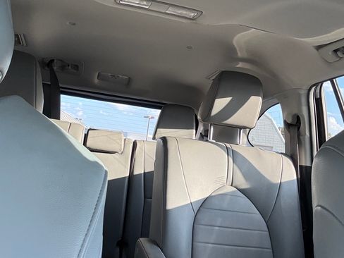Used 2020 Toyota Highlander XLE FWD image 9