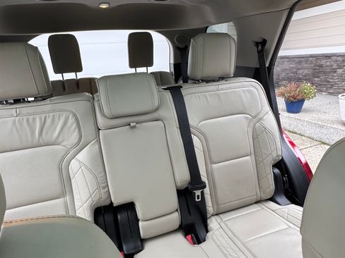 Used 2016 Ford Explorer Platinum image 14