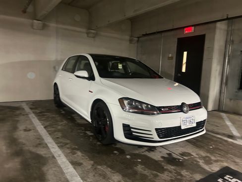 Used 2016 Volkswagen GTI Autobahn w/ Lighting Package (SEL) image 2