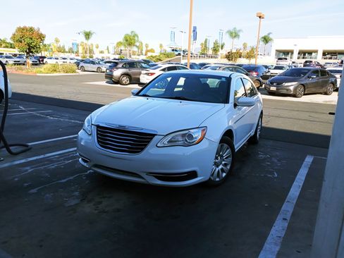 Used 2014 Chrysler 200 LX image 8