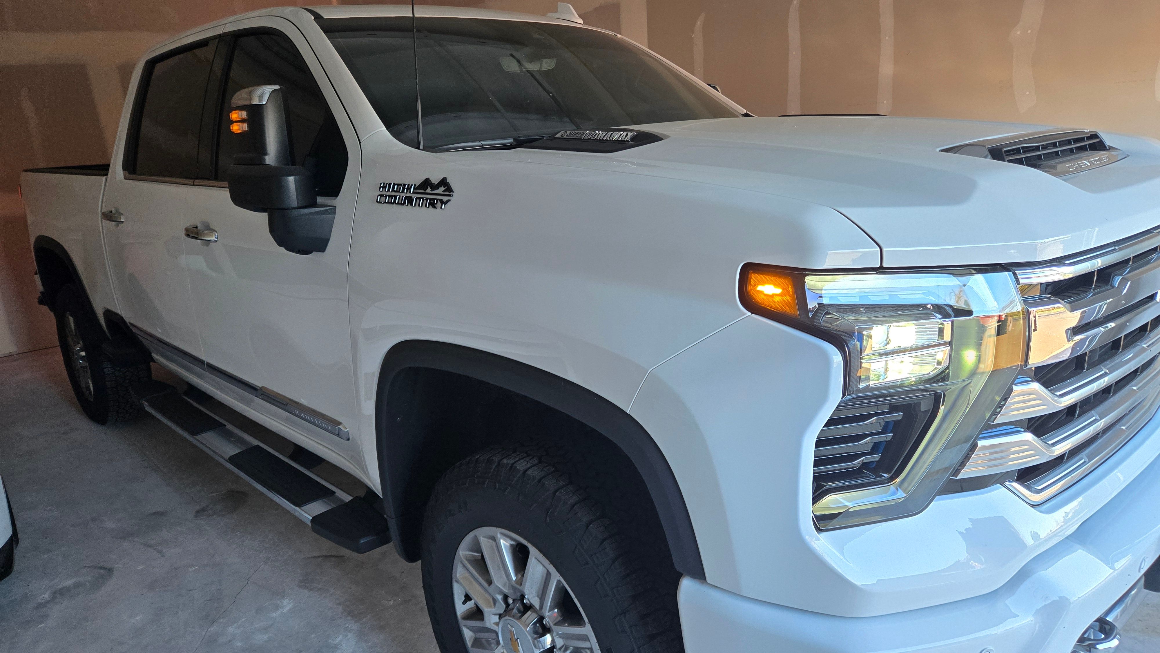 Used 2024 Chevrolet Silverado 3500 High Country w/ High Country Premium Package AWD/4WD image 5