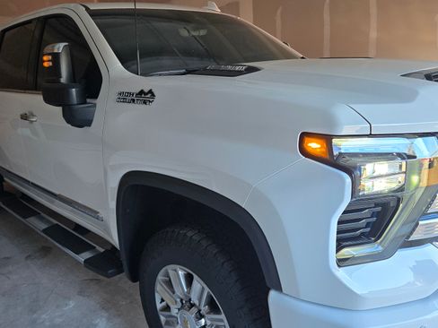 Used 2024 Chevrolet Silverado 3500 High Country w/ High Country Premium Package image 5