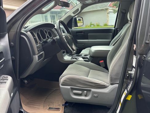 Used 2016 Toyota Sequoia SR5 AWD/4WD image 6