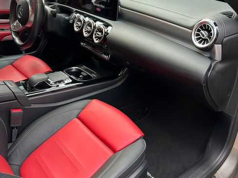 Used 2020 Mercedes-Benz A 220 4MATIC image 9