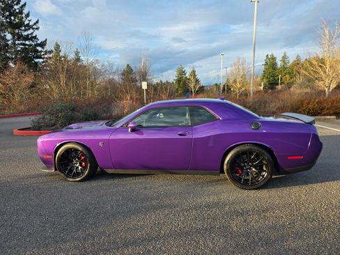 Used 2016 Dodge Challenger SRT Hellcat image 4