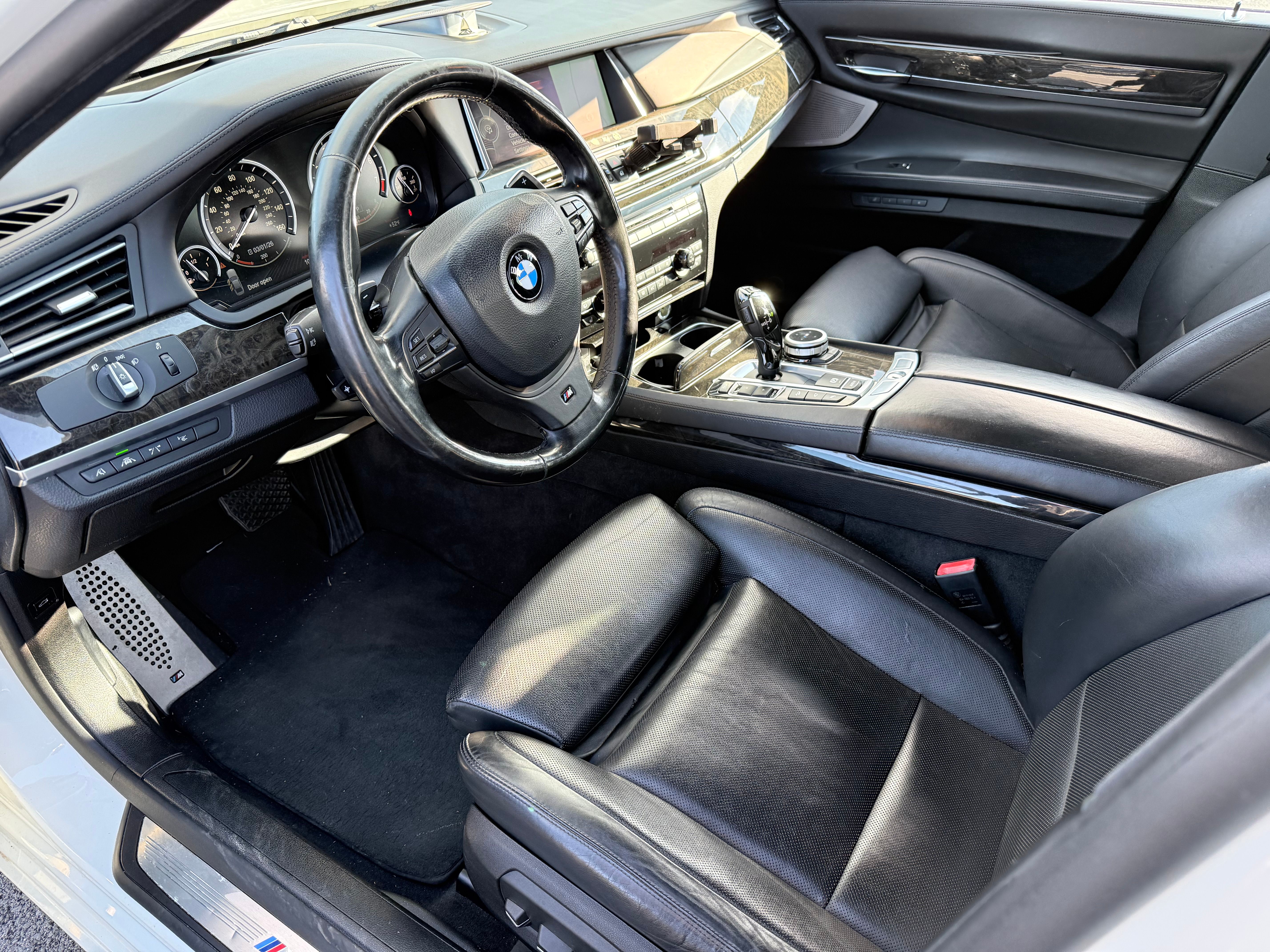 Used 2013 BMW 750Li xDrive AWD/4WD image 27