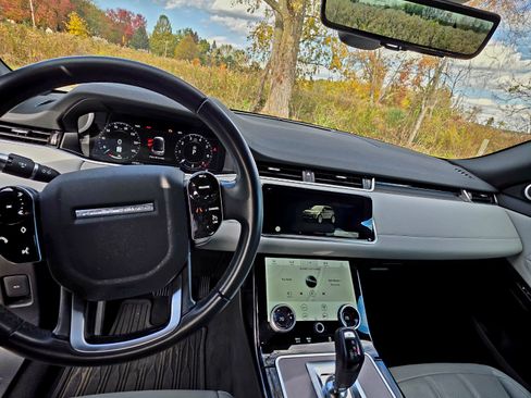 Used 2020 Land Rover Range Rover Evoque SE image 20