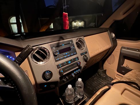 Used 2016 Ford F250 XLT w/ XLT Value Package image 11