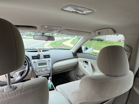 Used 2011 Toyota Camry LE FWD image 19