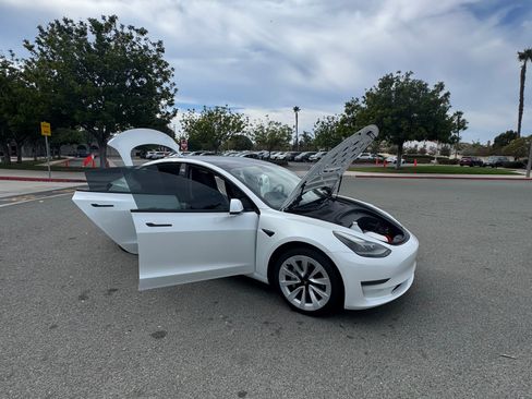 Used 2023 Tesla Model 3 Standard Range image 17