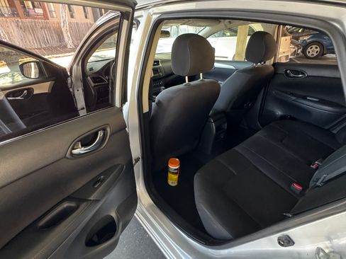Used 2016 Nissan Sentra S image 9