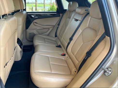 Used 2018 Porsche Macan Sport Edition image 16