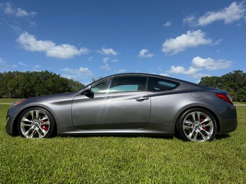 Used 2015 Hyundai Genesis 3.8 image 9