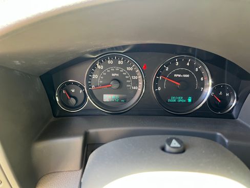 Used 2006 Jeep Commander 4WD image 5