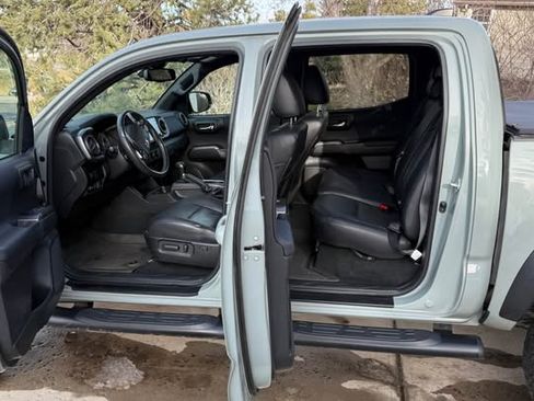 Used 2022 Toyota Tacoma TRD Off-Road image 12
