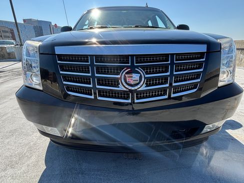 Used 2007 Cadillac Escalade EXT Sport Utility Pickup 4D 5 1/4 w/ Information Package image 6