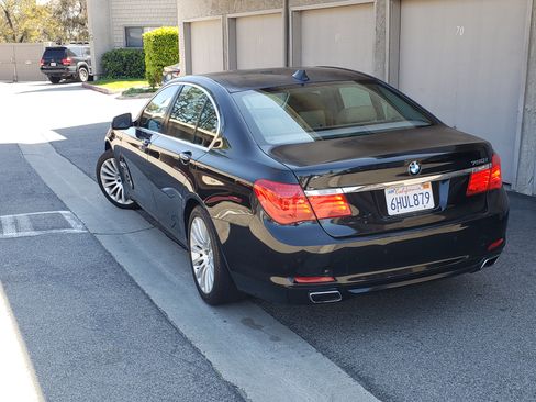 Used 2009 BMW 750i image 2