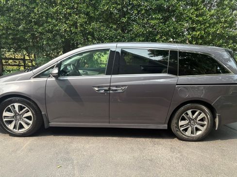 Used 2015 Honda Odyssey Touring Elite image 1