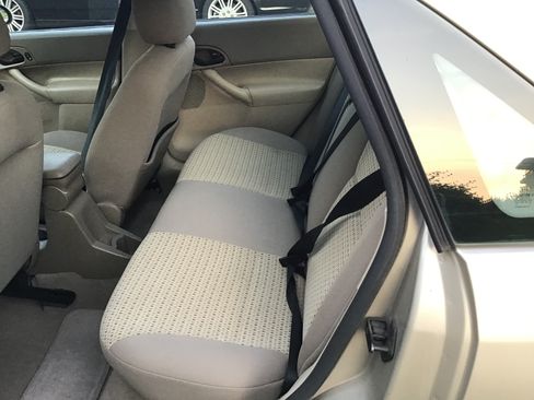 Used 2007 Ford Focus SES FWD image 9