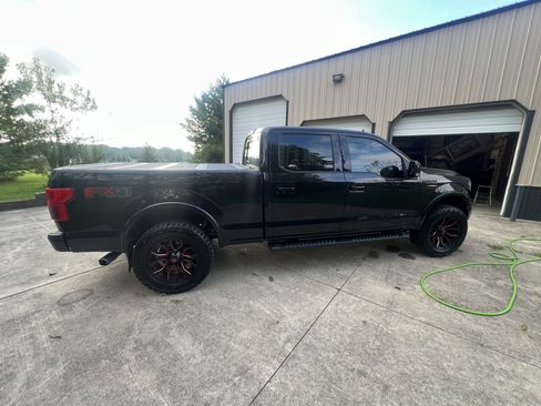 Used 2019 Ford F150 Lariat w/ Equipment Group 502A Luxury AWD/4WD image 11