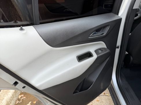 Used 2019 Chevrolet Equinox LT image 10