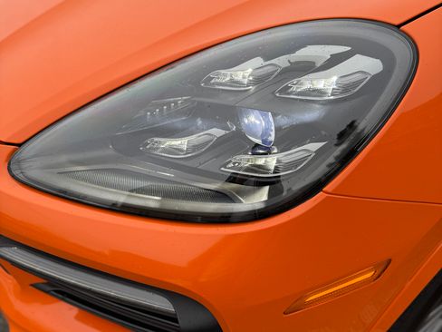 Used 2021 Porsche Cayenne Sport Utility 4D image 9