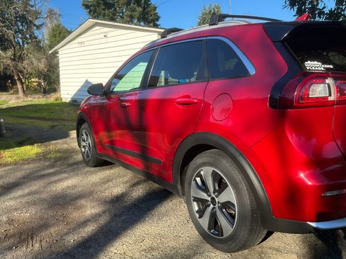 Used 2019 Kia Niro LX image 4