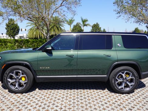 Used 2023 Rivian R1S Adventure image 1