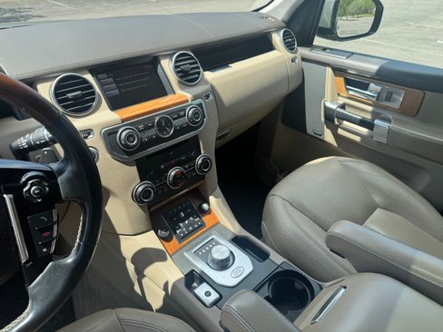 Used 2016 Land Rover LR4 HSE LUX image 17